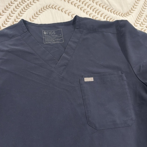 FIGS Scrubs Top - Picture 11 of 11